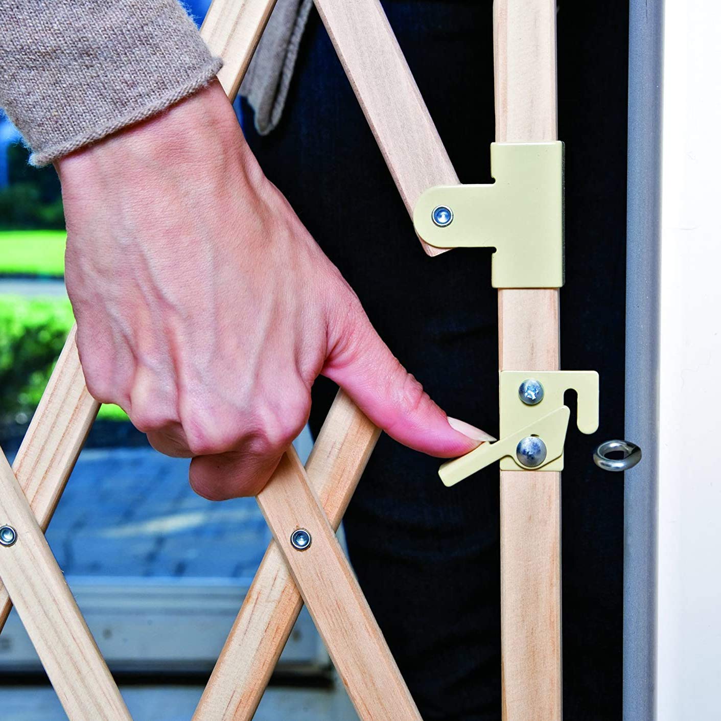 Evenflo Expansion Walk Thru Room Divider Gate 1