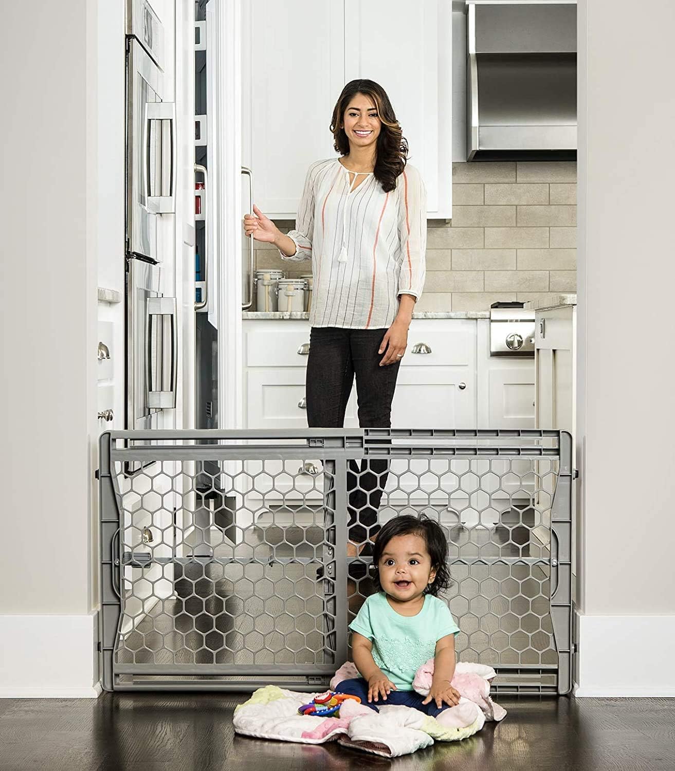 Regalo Easy Fit Plastic Adjustable Baby Gate